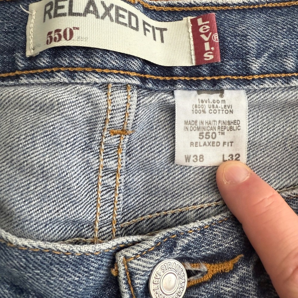 Levi's 550 Relaxed Fit Jeans Men's W38 L32 (38x31) Light Wash Denim Distressed - Picture 8 of 14